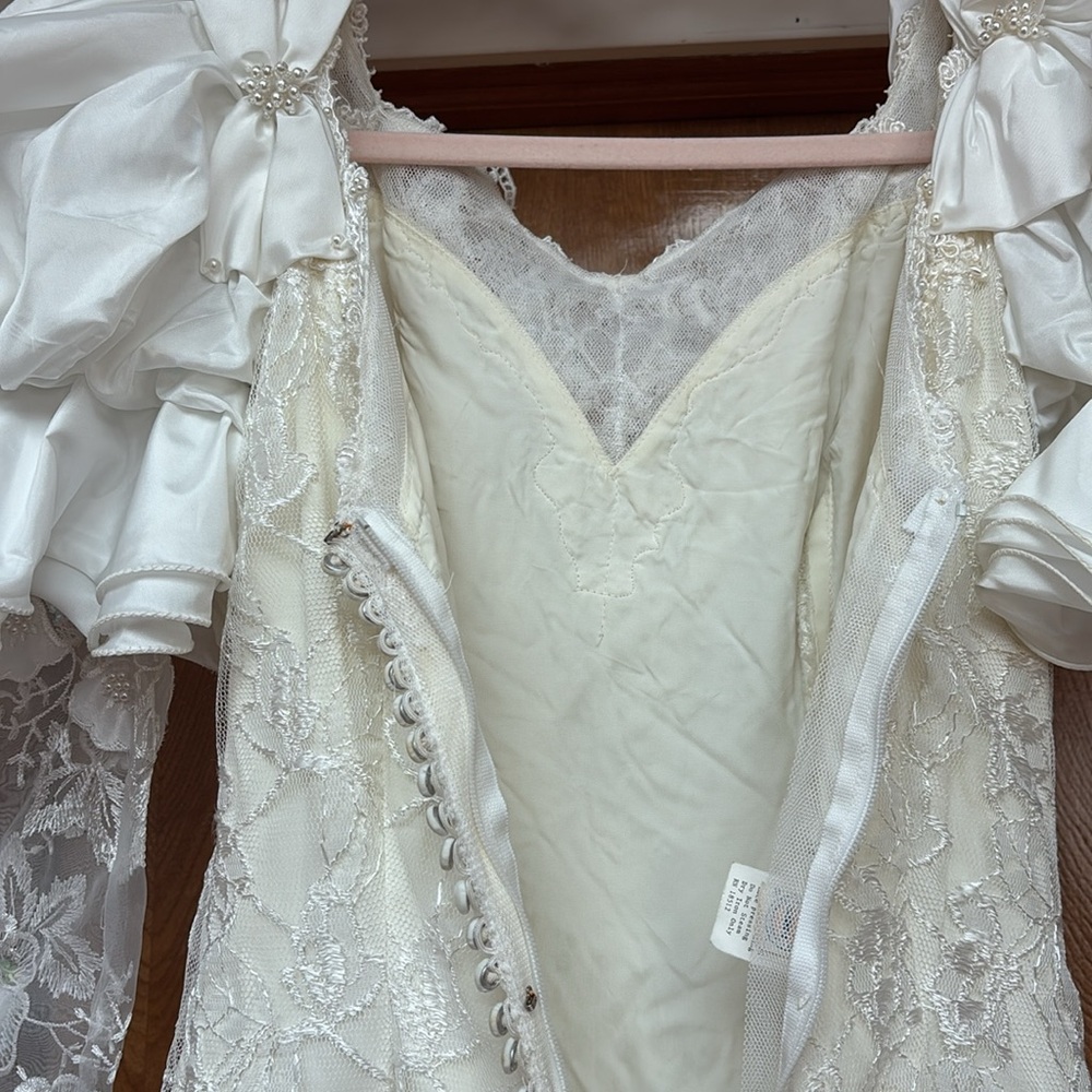 Vintage 80’s Wedding Dress lace and heart bow accents - Picture 8 of 16